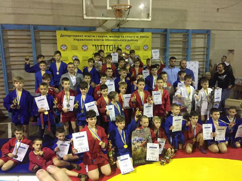 КРИСТАЛБАНК привітав юних чемпіонів на Відкритому Кубку з боротьби SAMBO, присвяченому Дню Святого Миколая!