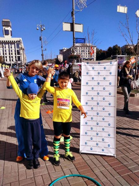 КРИСТАЛБАНК став партнером рекордного забігу особливих дітей на Wizz Air Kyiv City Marathon!