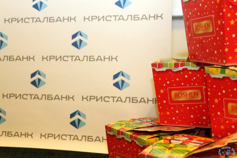 КРИСТАЛБАНК привітав дітлахів з Новорічними та Різдвяними святами!