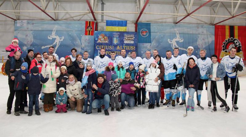 КРИСТАЛБАНК разом з дітлахами спортивного проекту Kids Autism Games підтримали хокейну команду «Чайка»